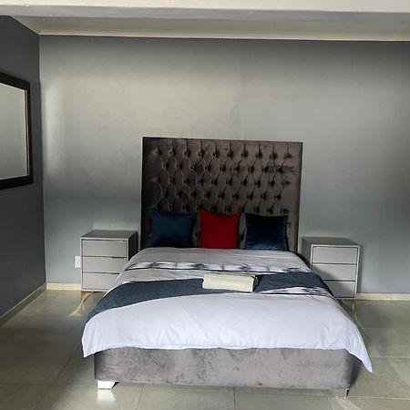 Ubuntu Lifestyle Estate Hotell Krugersdorp Exteriör bild