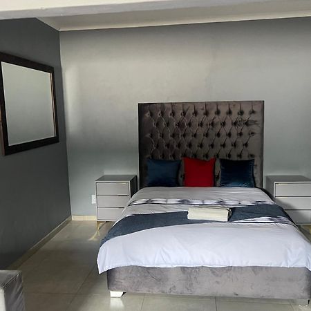 Ubuntu Lifestyle Estate Hotell Krugersdorp Exteriör bild